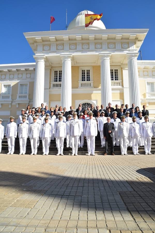 Don Felipe descubre la placa que inaugura el Laboratorio de Hora
