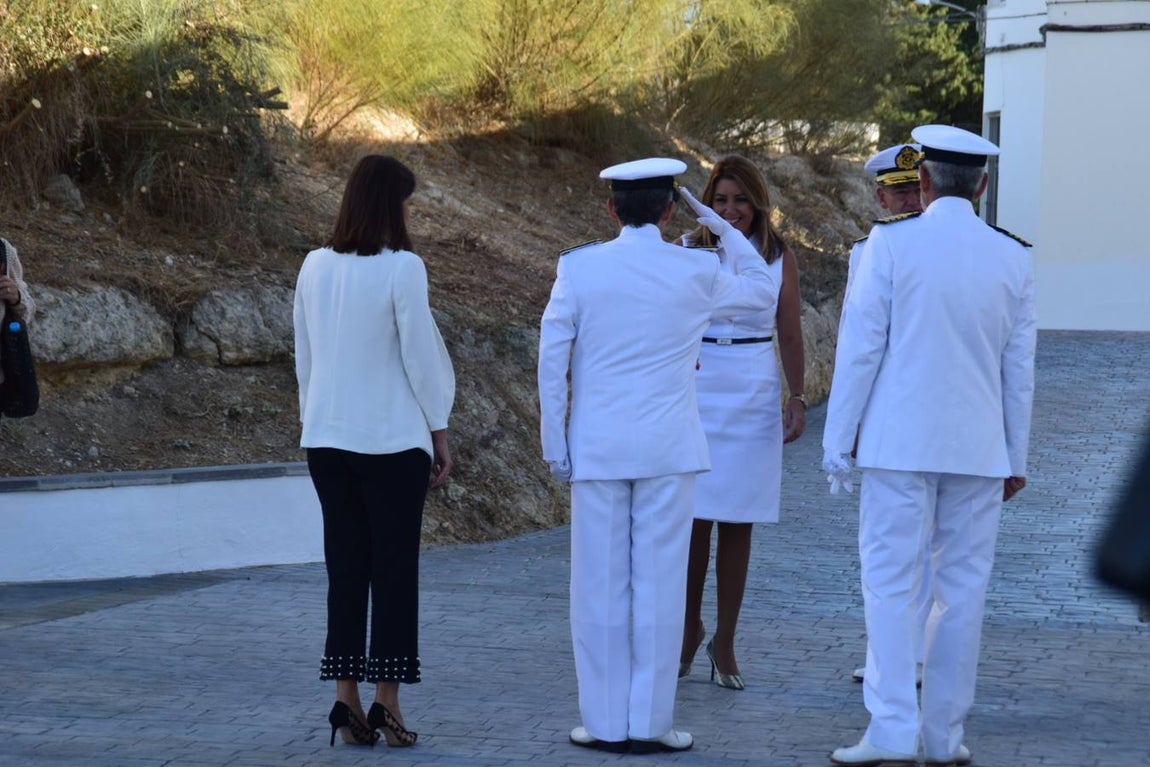 Don Felipe descubre la placa que inaugura el Laboratorio de Hora