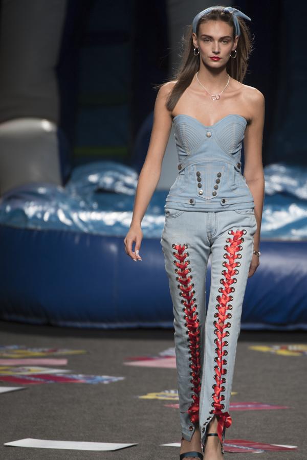 Esta colección, con el título «Blue Vendela», se vuelve más vaquera. 