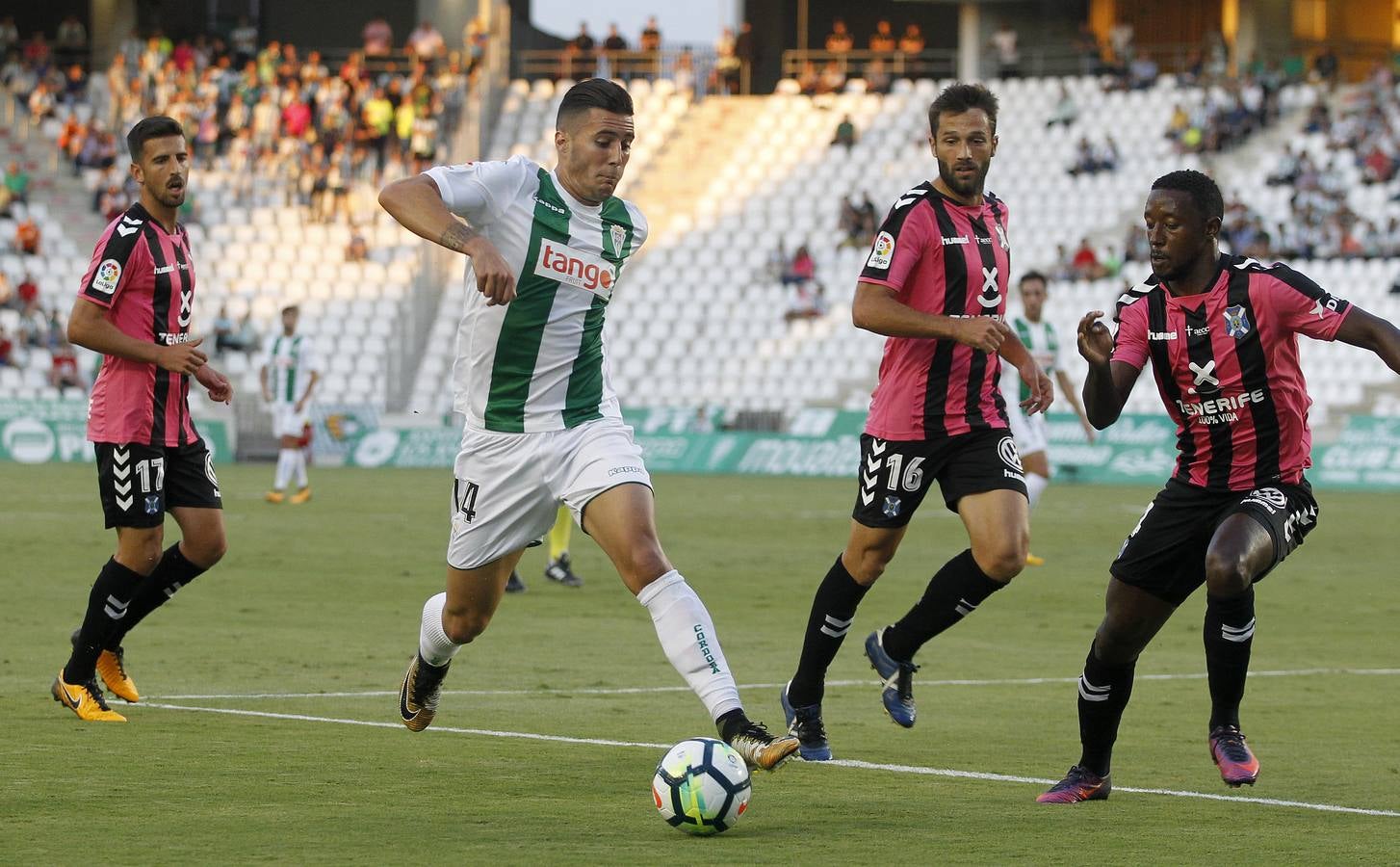 El Córdoba-Tenerife, en imágenes