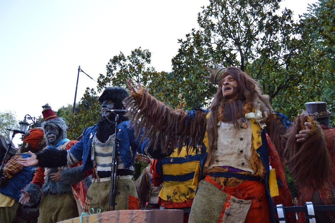 FOTOS: Oviedo en fiestas suena a Cádiz en carnaval