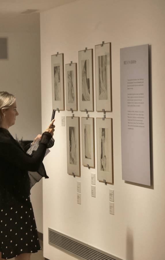 La muestra presenta piezas procedentes del Museo ABC y que están reunidas bajo el epígrafe «Crónicas de París»