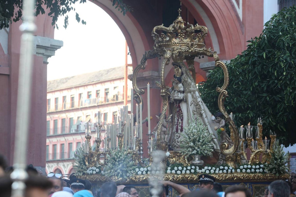 La procesión de Nuestra Señora del Socorro por Córdoba, en imágenes