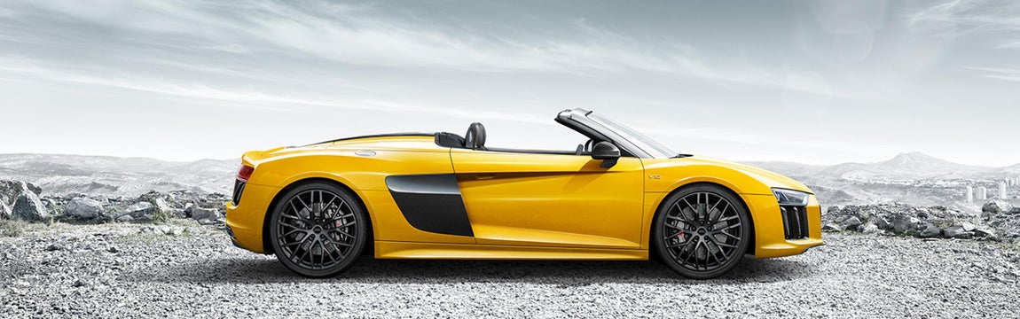 Audi R8 Spyder. Este vehículo es muy especial, ya no solo por su diseño impactante o su comportamiento. Si no por poder disfrutar en todo momento del sonido que proporciona un motor atmosférico de la vieja escuela, unos 10 cilindros en V que ruge detrás de nosotros en todo momento