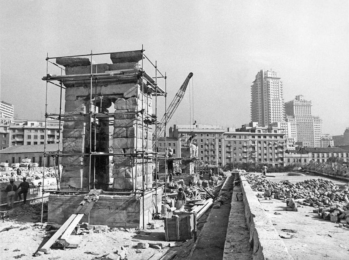 10. Diciembre 1971. Conservación. Varios bloques fueron tratados químicamente para protegerlos.