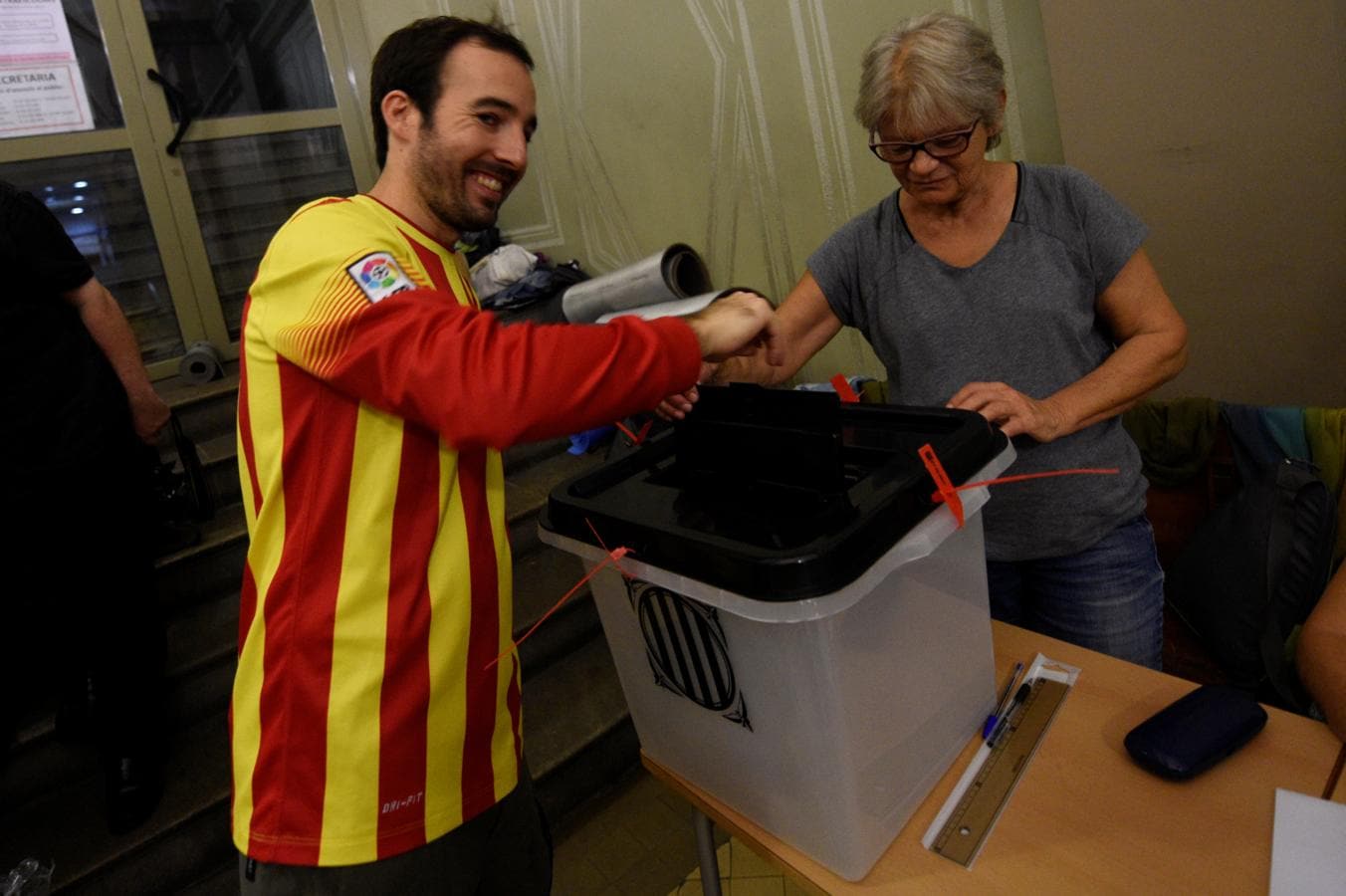 Las imágenes más curiosas del referéndum ilegal en Cataluña
