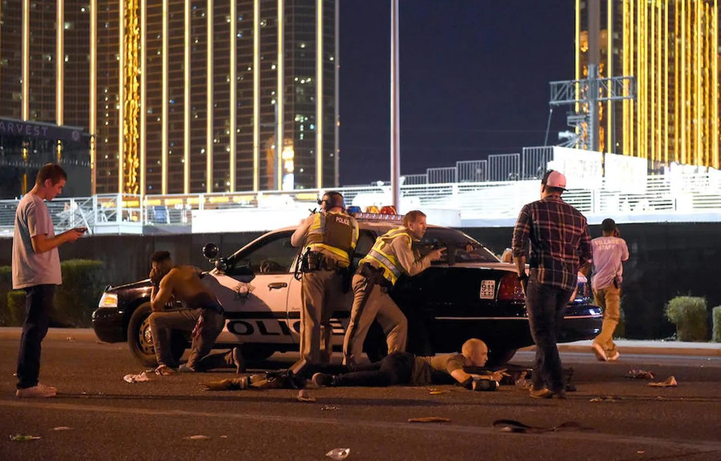 La policía en las inmediaciones del Casino Mandalay Bay, en Las Vegas. 