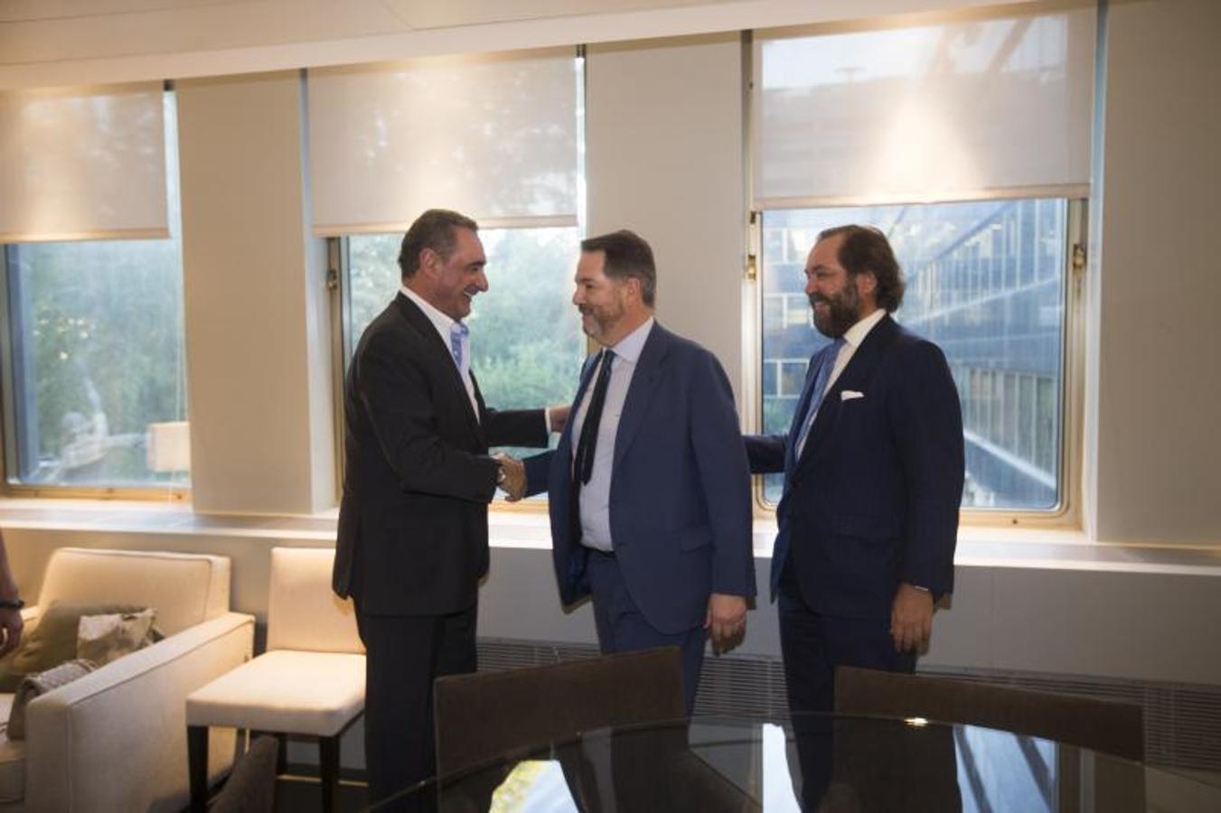 Carlos Herrera, columnista de ABC; Bieito Rubido, director de ABC; y Ramón Pérez-Maura, adjunto al director. 