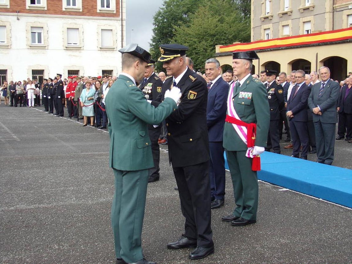 En imágenes: Emotivo acto por el Día de la Policía en Basauri, Vizcaya