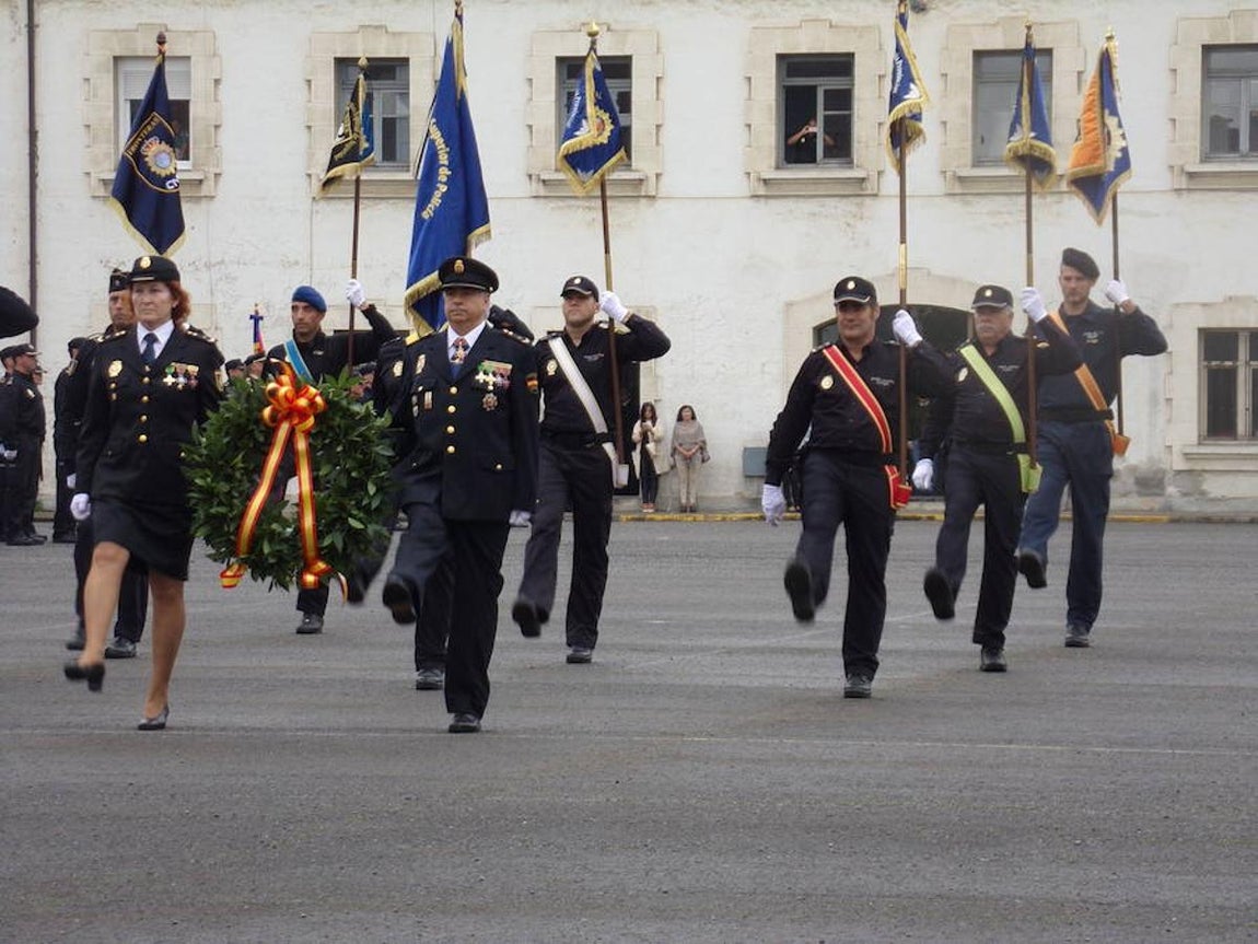 En imágenes: Emotivo acto por el Día de la Policía en Basauri, Vizcaya