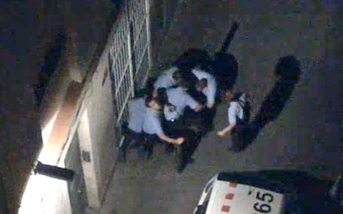 Los Mossos reducen en octubre de 2013 a Juan Andrés Benítez, que murió a consecuencia de los golpes. 