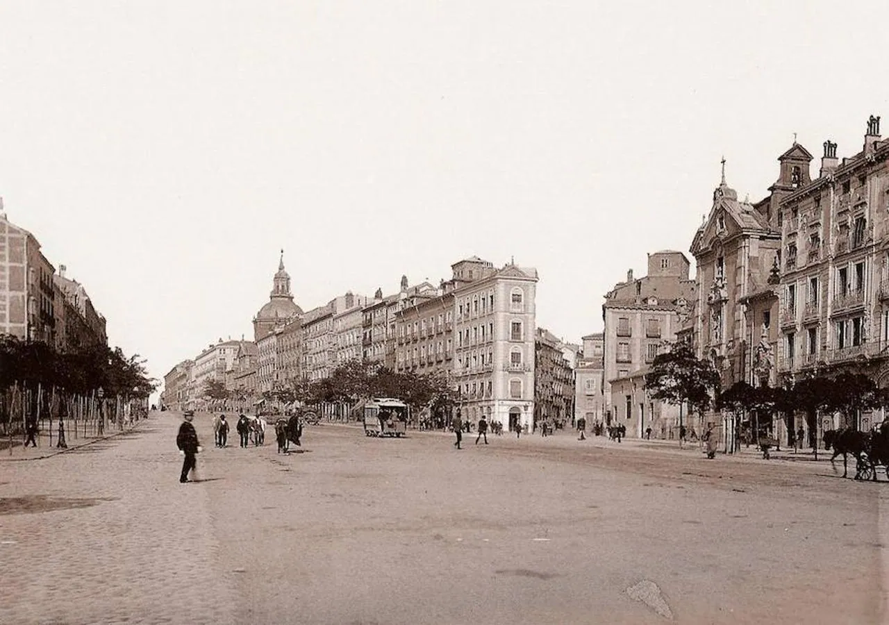 El origen. Confluencia de la calle de Alcalá con la Gran Vía antes de construirse, en 1893