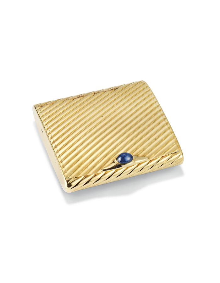 Cartier, 1950. El inseparable set de Cartier que Audrey guardaba en el bolso para retocar su maquillaje durante las décadas de 1950 y 1960 se adjudicó por 27.500