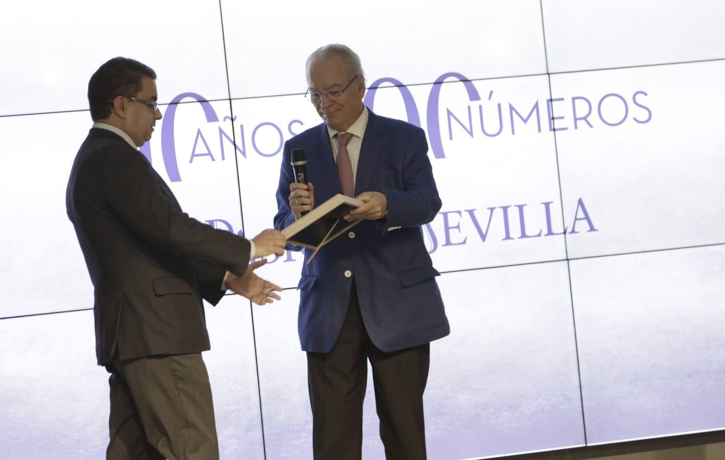 La presentación del número 100 de «Pasión en Sevilla», en imágenes