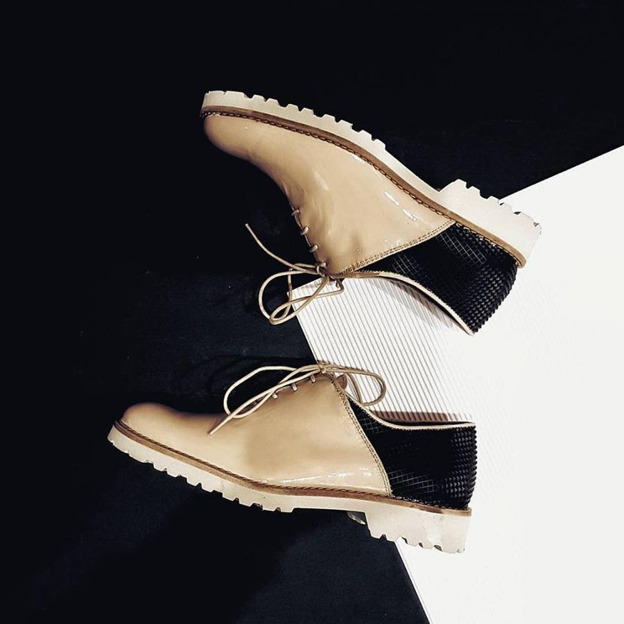 Son modelos son exclusivos, solamente sacan 12 pares de cada colección