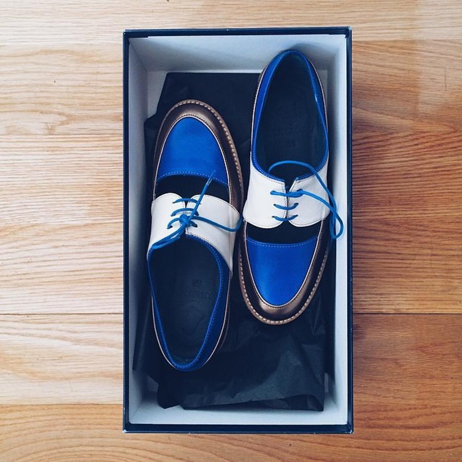 Les Chausseurs. Distribuyen en 7 países actualmente y ajustan los elementos de sus colecciones al gusto de cada lugar, siempe sin perder su esencia