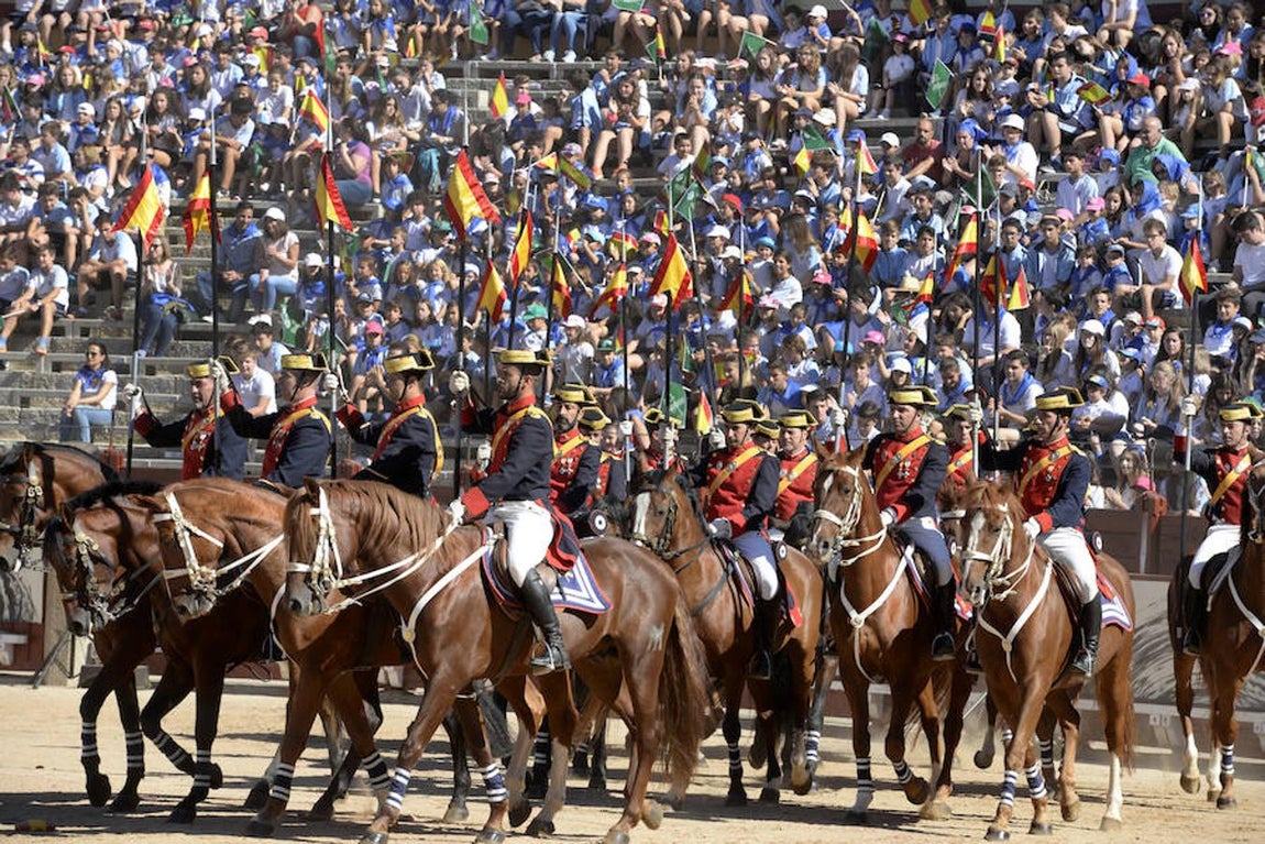 Exhibición de la Guardia Civil en la plaza de toros de Toledo