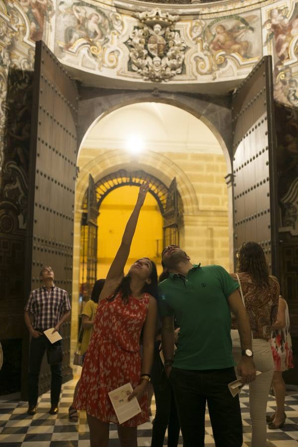 La VI Noche en Blanco en Sevilla reunió a numerosos sevillanos en torno a la cultura