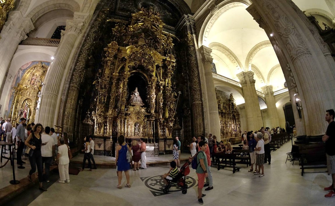 La VI Noche en Blanco en Sevilla reunió a numerosos sevillanos en torno a la cultura