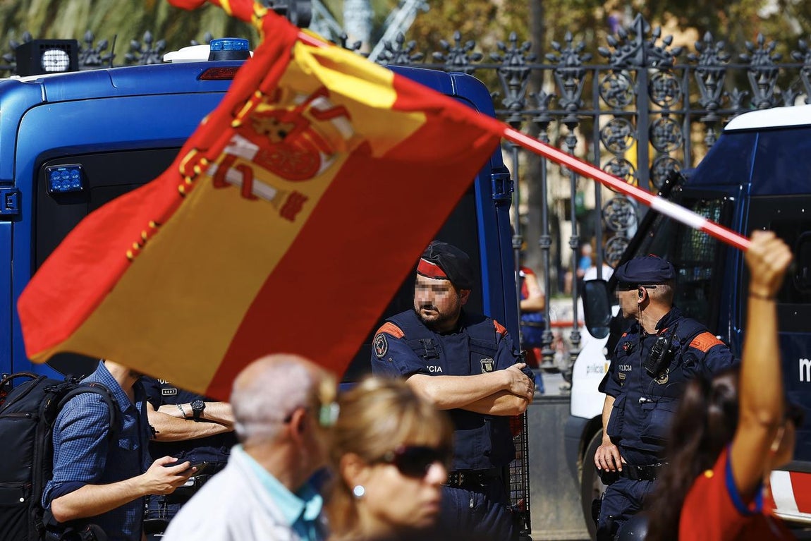 La manifestación de Barcelona por la unidad de España, en imágenes. 
