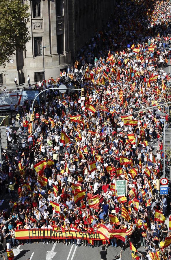 La manifestación de Barcelona por la unidad de España, en imágenes. 