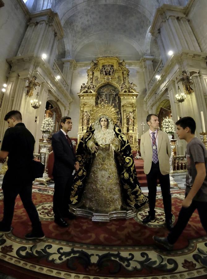 La Virgen de la Salud de San Gonzalo en la parroquia del Sagrario en besamanos