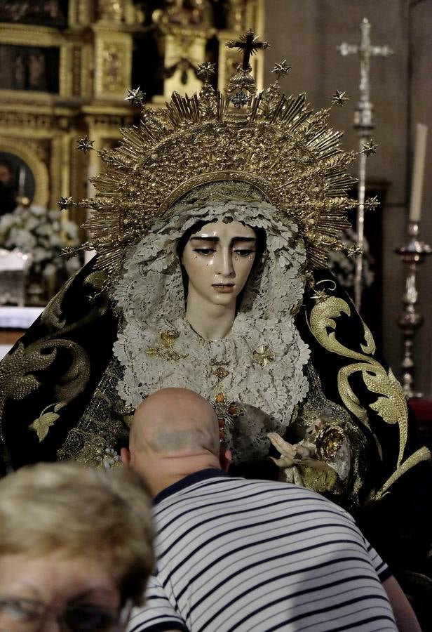 La Virgen de la Salud de San Gonzalo en la parroquia del Sagrario en besamanos