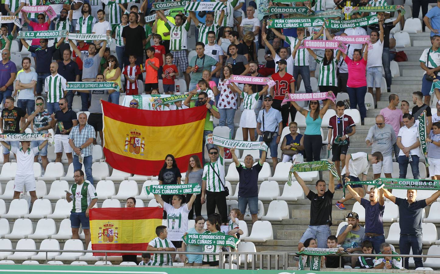 El ambiente del Córdoba-Alcorcón, en imágenes