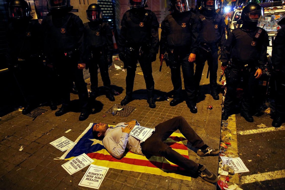 La Guardia Civil, atrapada durante horas en la sede de la Hacienda catalana