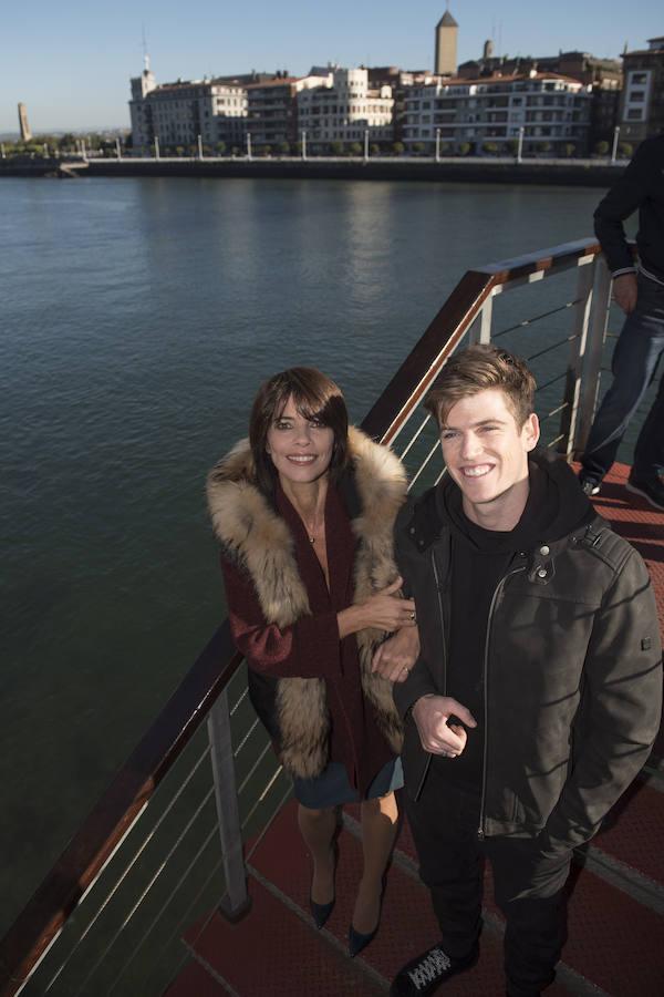 Maribel Verdú, junto a Miguel Bernardeau, esta mañana en el rodaje. 