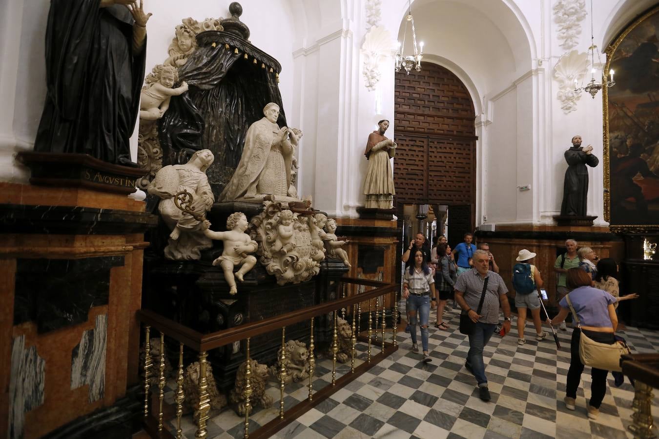 Recorrido en imágenes por el arte funerario de la Mezquita-Catedral