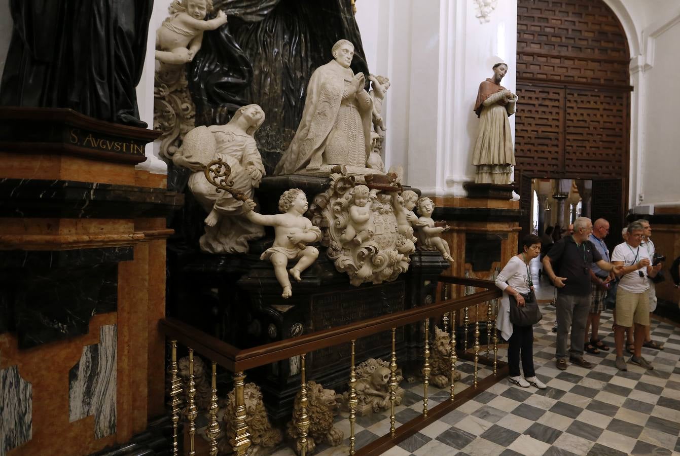 Recorrido en imágenes por el arte funerario de la Mezquita-Catedral