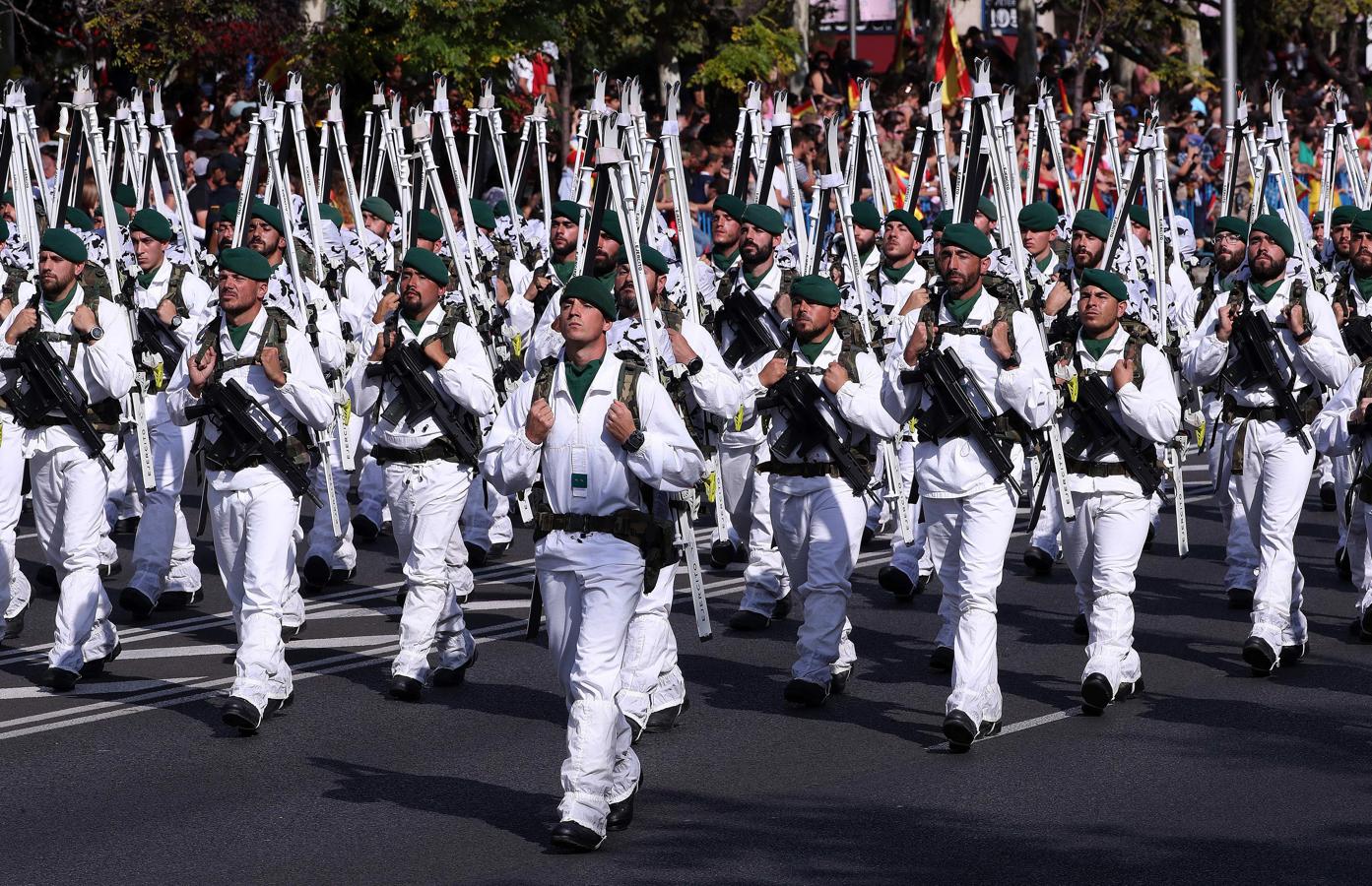 Integrantes de la unidad de montaña del Ejército de Tierra, durante el desfile del Día de la Fiesta Nacional (EFE). 