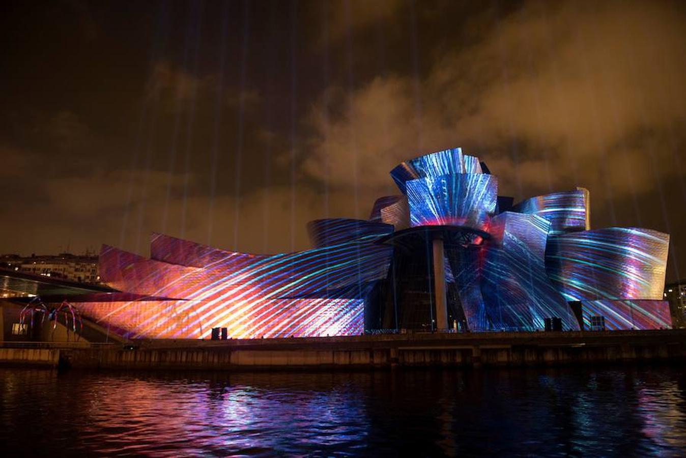 En imágenes: Imponente espectáculo de luz y color en el Guggenheim para conmemorar su XX aniversario