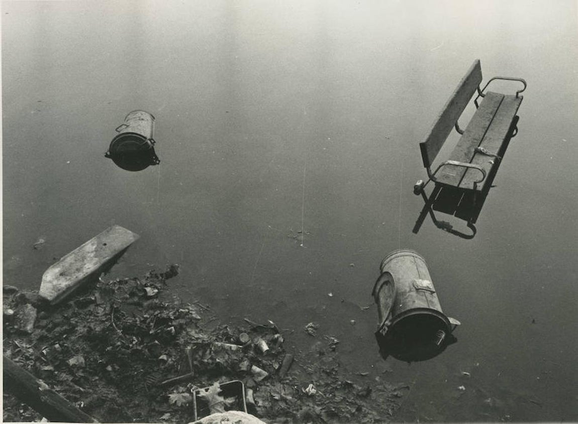 10. El lago se había convertido así en un cementerio silencioso de basura que quedó al descubierto gracias a las obras.