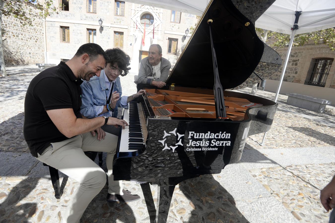 Los pianos de cola, por las calles de Toledo