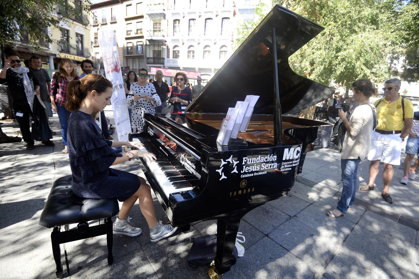 Los pianos de cola, por las calles de Toledo