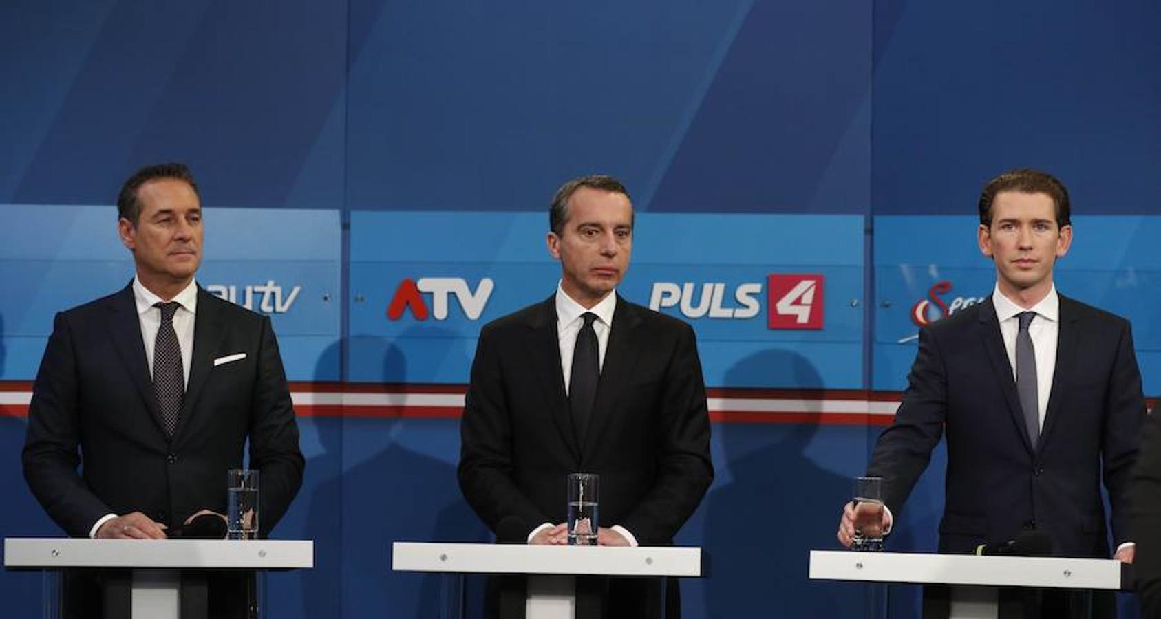 Heinz-Christian Strache, Christian Kern y Sebastian Kurz atienden el debate televisivo momentos posteriores a las elecciones.. 
