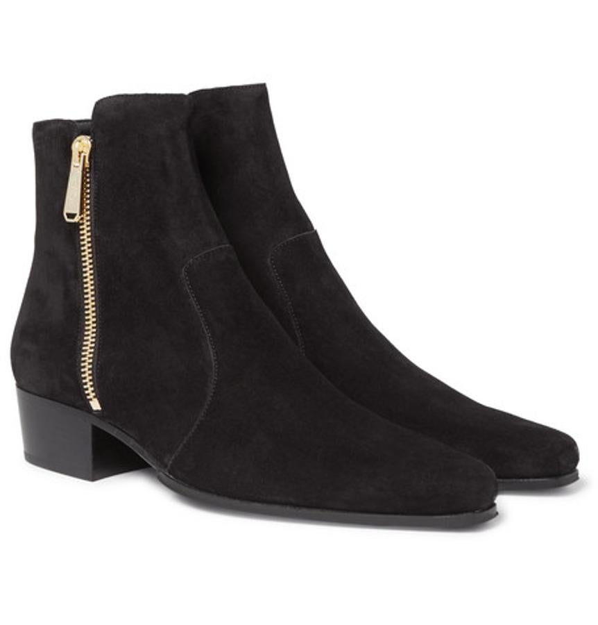 Botines de Balmain. También con ligero tacón, este modelo de botines lleva cierre de cremallera en color dorado y está realizado en ante de color negro (Precio: 750 euros)