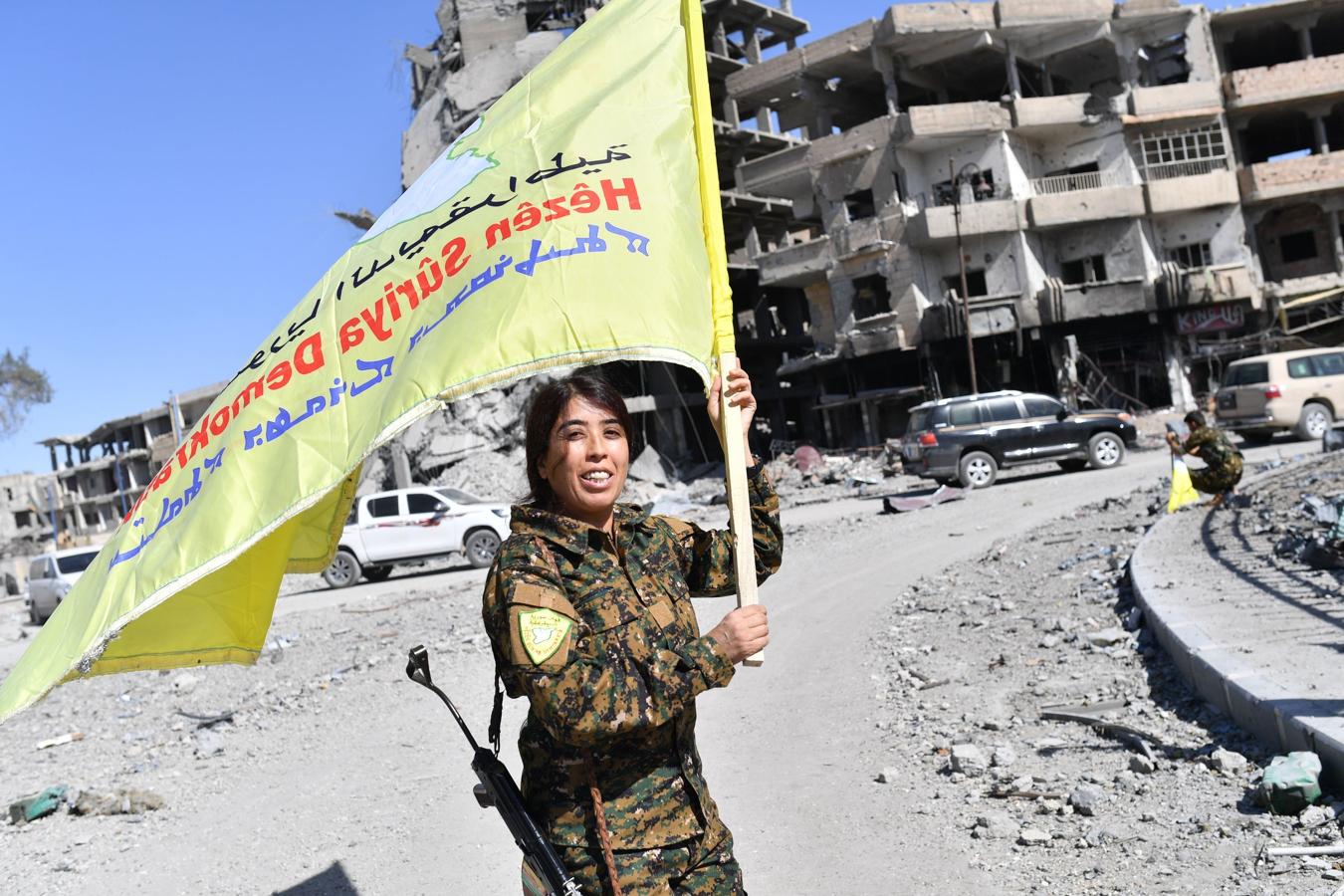 Este martes han ondeado en Raqqa las banderas de las Fuerzas Democráticas Sirias, por primera vez desde 2014. 