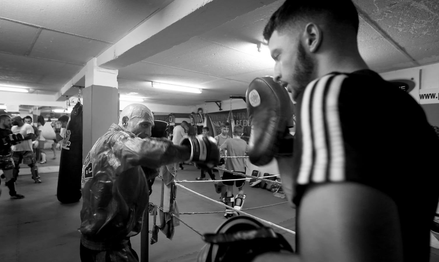 El boxeo y kickboxing de Córdoba, en blanco y negro