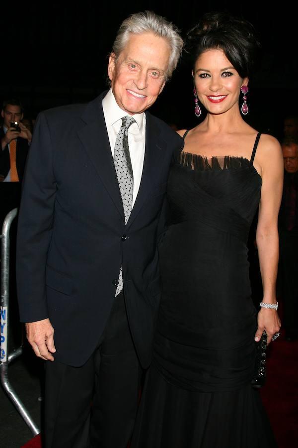 Pero, como muchas otras mujeres, Catherine Zeta Jones ha decidido pasar por el quirófano. 