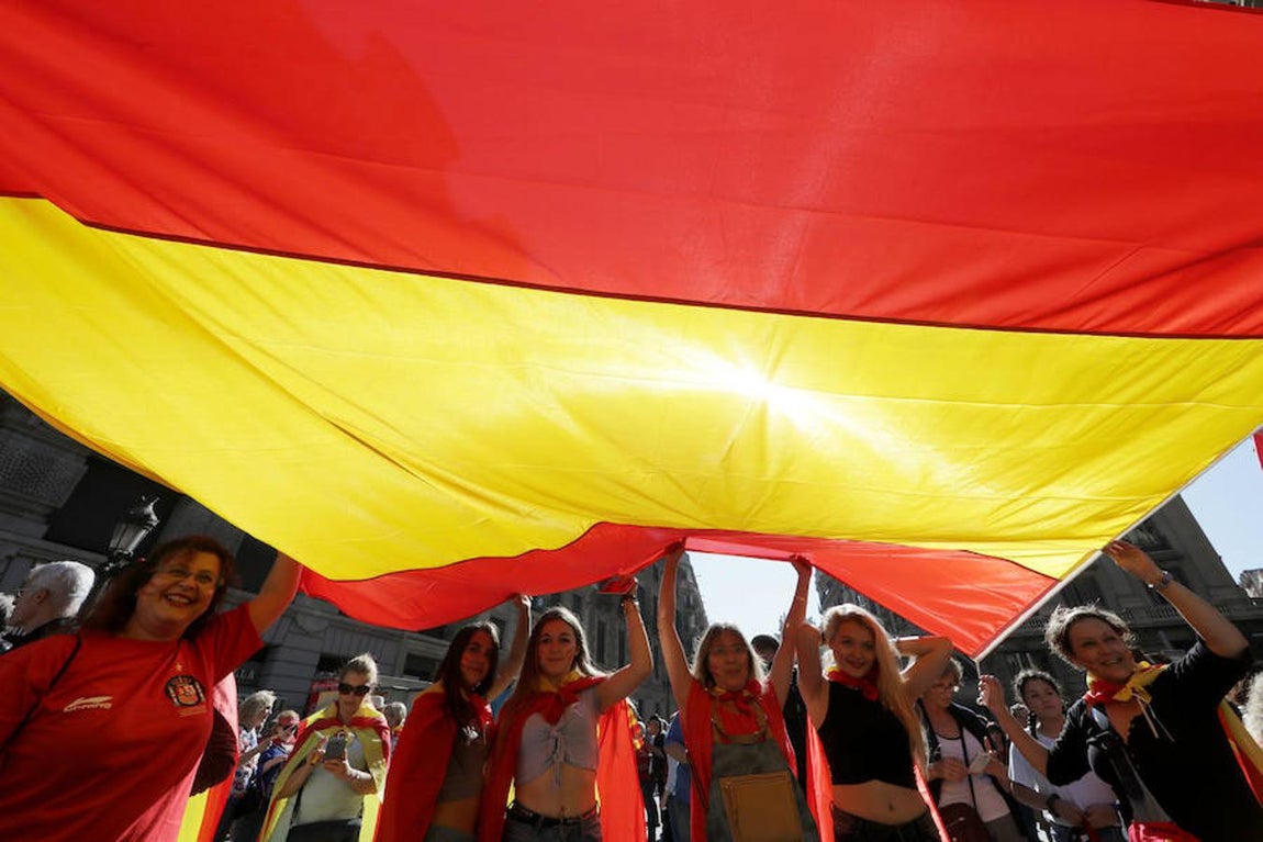 La manifestación de Barcelona por la unidad de España, en imágenes. 