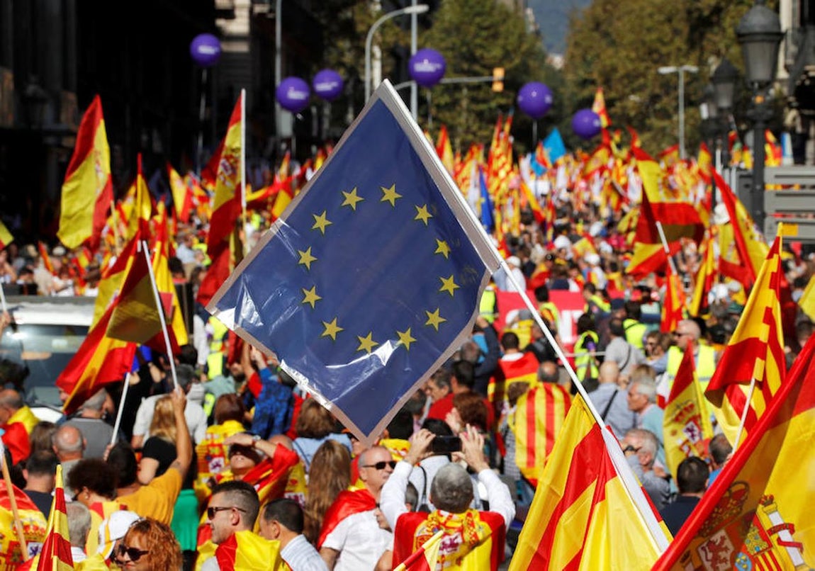 La manifestación de Barcelona por la unidad de España, en imágenes. 