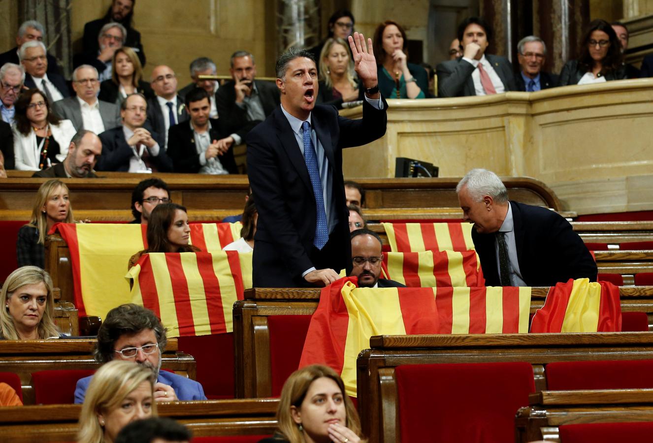 Xavier García Albiol, en el Parlament. «¿Cómo quieren proclamar la independencia si no tienen narices a dar la cara? ¿Qué independencia quieren proclamar si le tienen miedo a legalidad española?», ha preguntado el líder de PP catalán. 