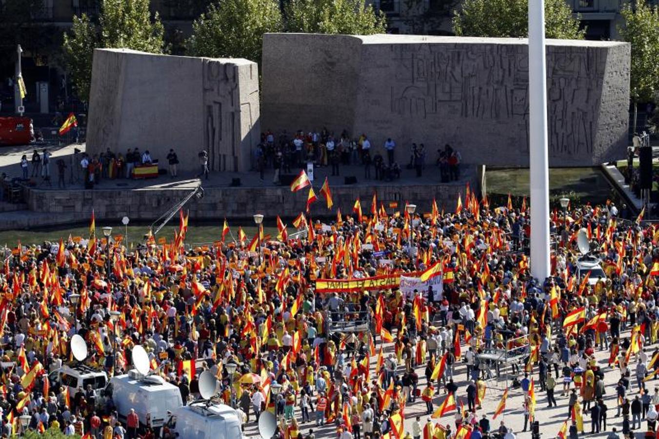 Imagen general de la manifestación convocada por la Fundación DENAES para la defensa de la Nación española, en la Plaza de Colón de Madrid. 