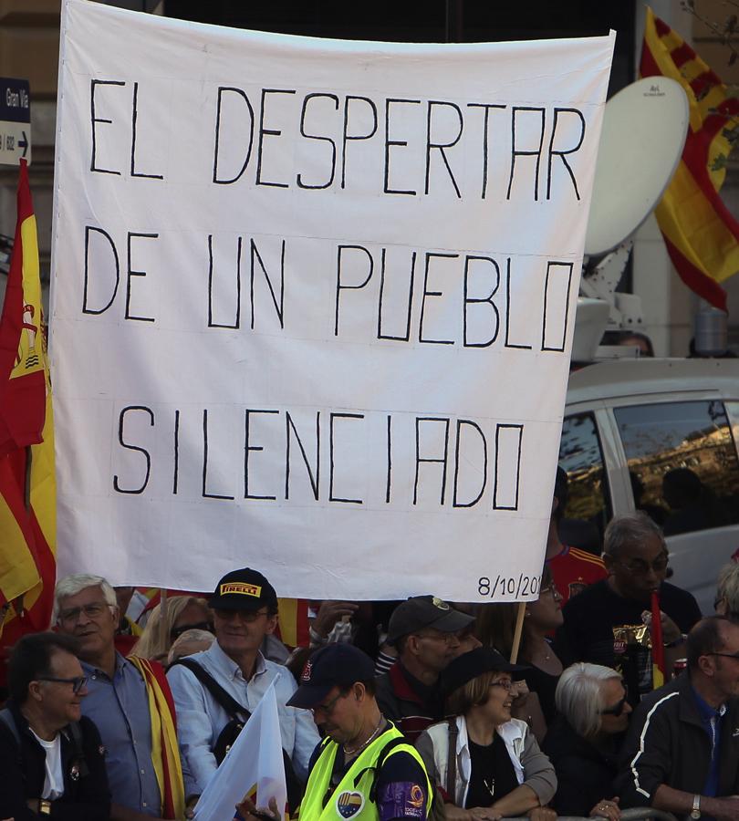 «El despertar de un pueblo silenciado», dice una pancarta. 