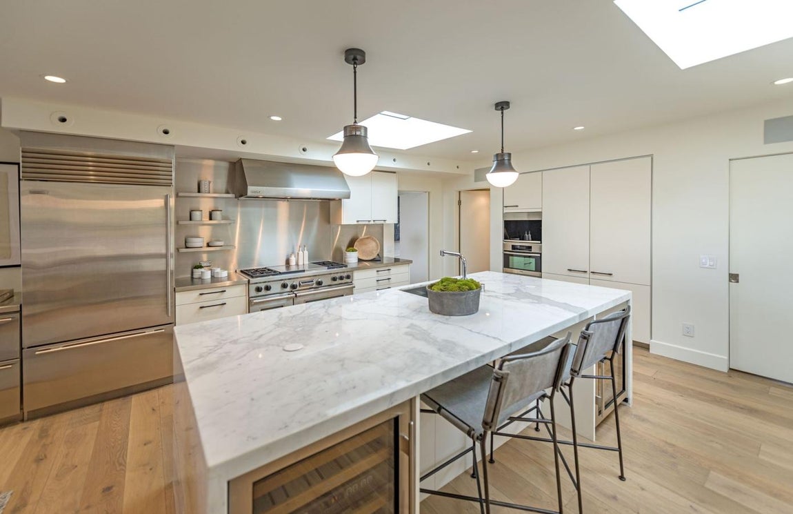 Diseño moderno. La vivienda, construida en 1959, cuenta con todas las comodidades, los mejores acabados y un diseño original. Sus anteriores inquilinos han sabido sacarle partido a sus posibilidades y adaptarla al paso del tiempo