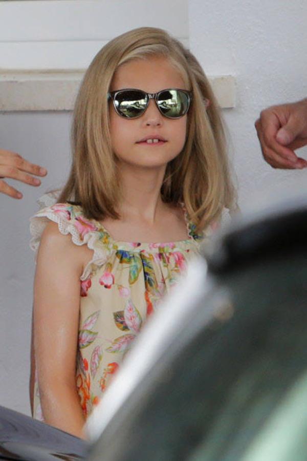 En el caso de Don Felipe, se decidió que una vez terminado el bachillerato, estudiara un curso en el extranjero, después recibiera la educación castrense, a continuación estudiara en la Universidad y finalmente hiciera un máster en Estados Unidos. 