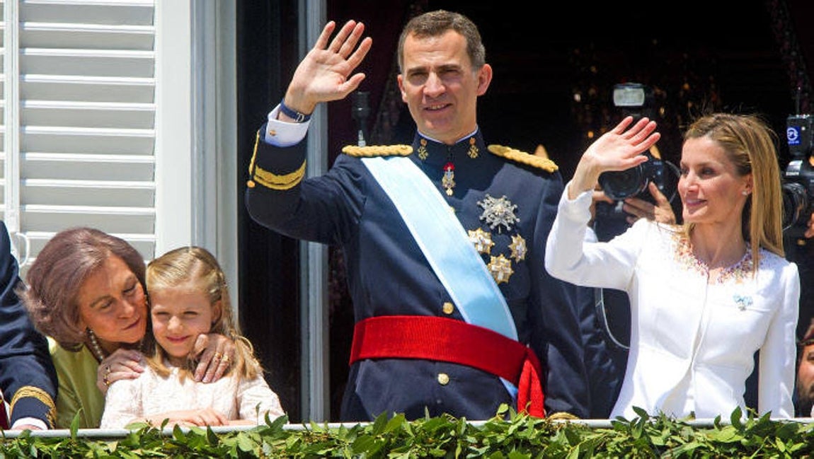 Así lo establece el artículo 2 de la Ley 39/2007, de 19 de noviembre, de la Carrera Militar, que regula los empleos militares del Rey y del Príncipe de Asturias: «El Príncipe de Asturias podrá desarrollar la carrera militar y tener los empleos militares que, mediante Real Decreto, determine el Gobierno, que queda facultado para establecer un régimen propio y diferenciado teniendo en cuenta las exigencias de su alta representación y su condición de heredero de la Corona de España». 